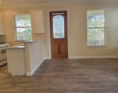 1112 Islamorada Lane - Photo Thumbnail 6