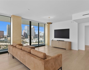 1000 Water Street - Photo Thumbnail 39