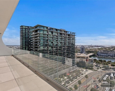 1000 Water Street - Photo Thumbnail 9