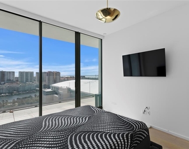 1000 Water Street - Photo Thumbnail 11