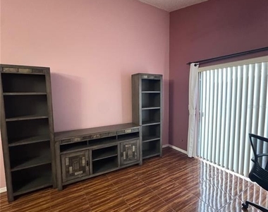 138 Pinewood Circle - Photo Thumbnail 3