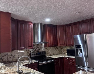 138 Pinewood Circle - Photo Thumbnail 7