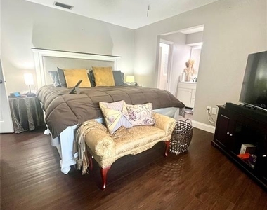 945 Chevy Chase Street - Photo Thumbnail 12