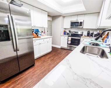 945 Chevy Chase Street - Photo Thumbnail 5