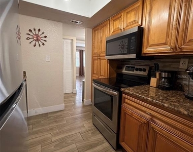 4807 S Texas Avenue - Photo Thumbnail 7