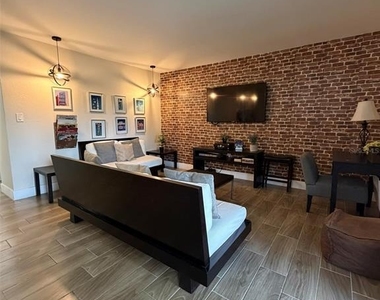 4807 S Texas Avenue - Photo Thumbnail 11