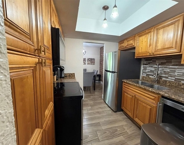 4807 S Texas Avenue - Photo Thumbnail 5