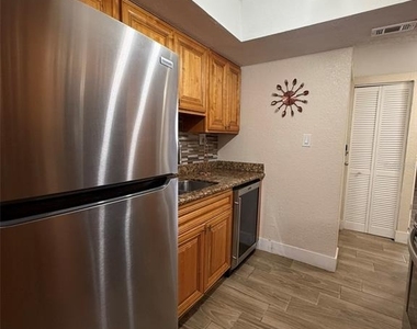 4807 S Texas Avenue - Photo Thumbnail 8