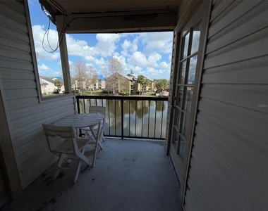 1940 Lake Atriums Circle - Photo Thumbnail 12