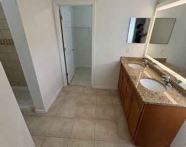 627 Bluebill Court - Photo Thumbnail 4