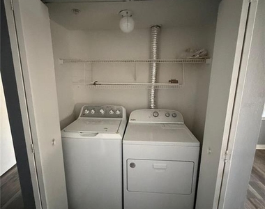 7250 Westpointe Boulevard - Photo Thumbnail 8