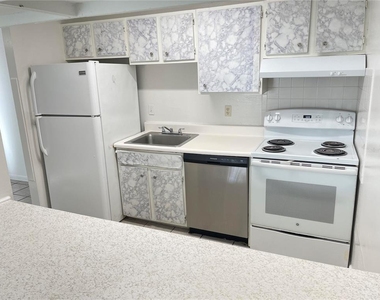 2352 Huntington Green Court - Photo Thumbnail 3