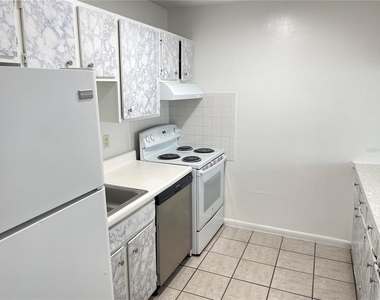 2352 Huntington Green Court - Photo Thumbnail 2