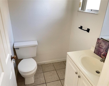 2352 Huntington Green Court - Photo Thumbnail 12