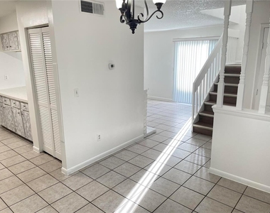 2352 Huntington Green Court - Photo Thumbnail 6