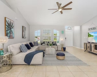 2705 Sw 11th Place - Photo Thumbnail 3