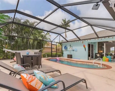 2705 Sw 11th Place - Photo Thumbnail 21