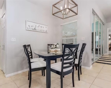 2705 Sw 11th Place - Photo Thumbnail 9