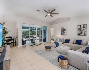 2705 Sw 11th Place - Photo Thumbnail 6