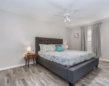 2705 Sw 11th Place - Photo Thumbnail 14
