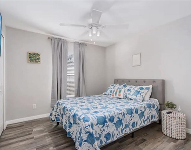 2705 Sw 11th Place - Photo Thumbnail 13