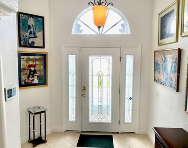 24312 Westgate Boulevard - Photo Thumbnail 4