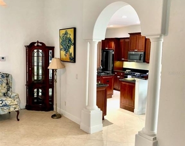 24312 Westgate Boulevard - Photo Thumbnail 8