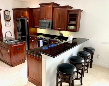 24312 Westgate Boulevard - Photo Thumbnail 10