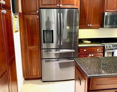 24312 Westgate Boulevard - Photo Thumbnail 14