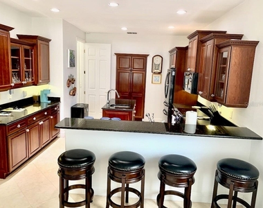 24312 Westgate Boulevard - Photo Thumbnail 9