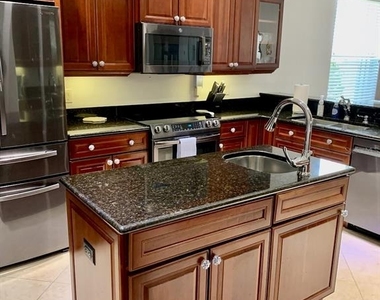 24312 Westgate Boulevard - Photo Thumbnail 13
