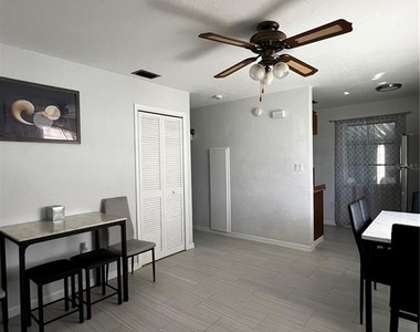 8186 Agress Avenue - Photo Thumbnail 5