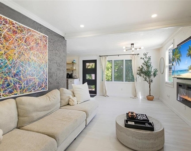 2826 Marlette Street - Photo Thumbnail 2