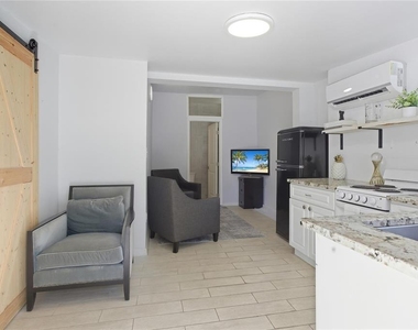 2826 Marlette Street - Photo Thumbnail 10
