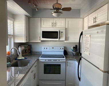 304 47th Avenue Drive W - Photo Thumbnail 2