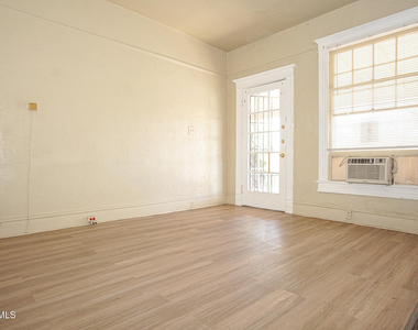 1419 Wyoming Avenue - Photo Thumbnail 4