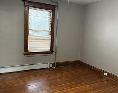 16 Saint Lawrence Street - Photo Thumbnail 3