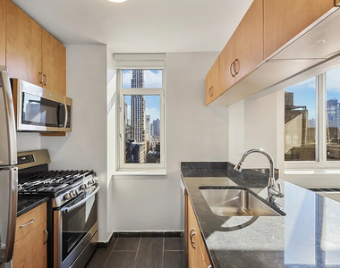 5th Avenue - Photo Thumbnail 1
