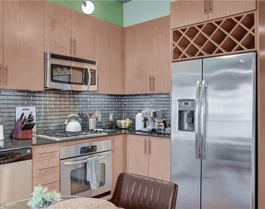 353 E Bonneville Avenue - Photo Thumbnail 4