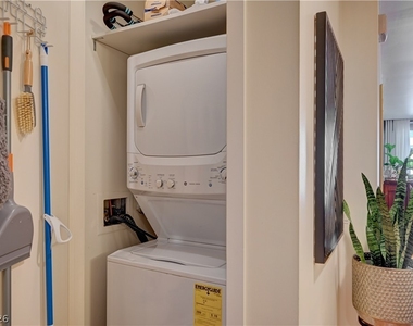 353 E Bonneville Avenue - Photo Thumbnail 18