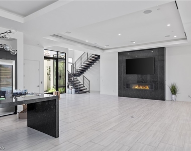 22 Via Siena Place - Photo Thumbnail 3