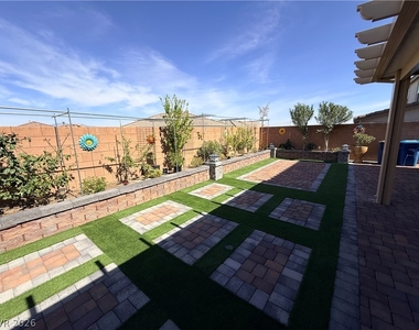 10854 Gentle Crest Avenue - Photo Thumbnail 30