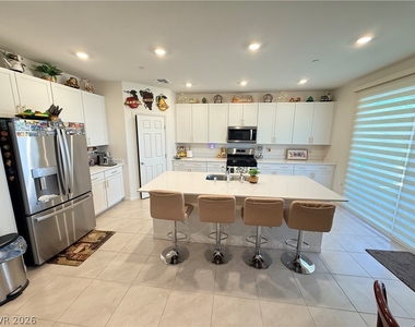 10854 Gentle Crest Avenue - Photo Thumbnail 9