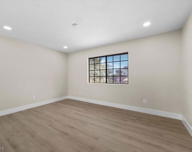 3382 Montessouri Street - Photo Thumbnail 11
