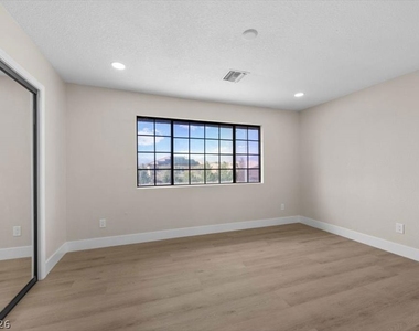 3382 Montessouri Street - Photo Thumbnail 15
