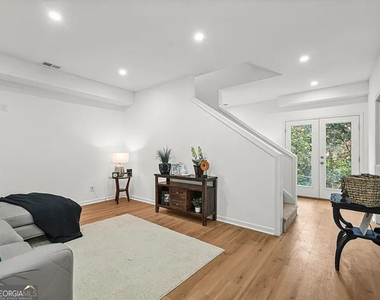 3925 Pine Shore Circle - Photo Thumbnail 11