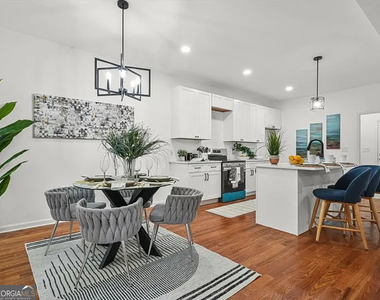 3925 Pine Shore Circle - Photo Thumbnail 4
