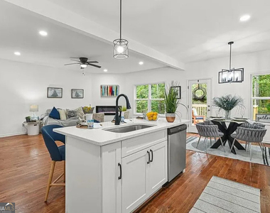 3925 Pine Shore Circle - Photo Thumbnail 3