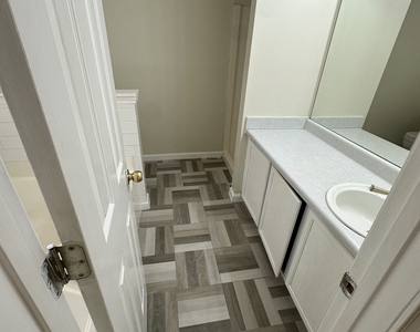 465 Eagles Crossing Circle - Photo Thumbnail 7