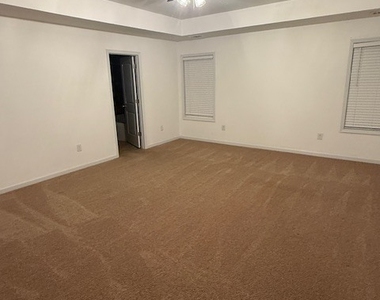 1802 Orange Grove Place - Photo Thumbnail 9